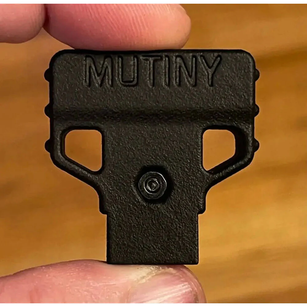 MUTINY V-TAP D-Tap Voltage Meter (Amber/Yellow) - Image 5