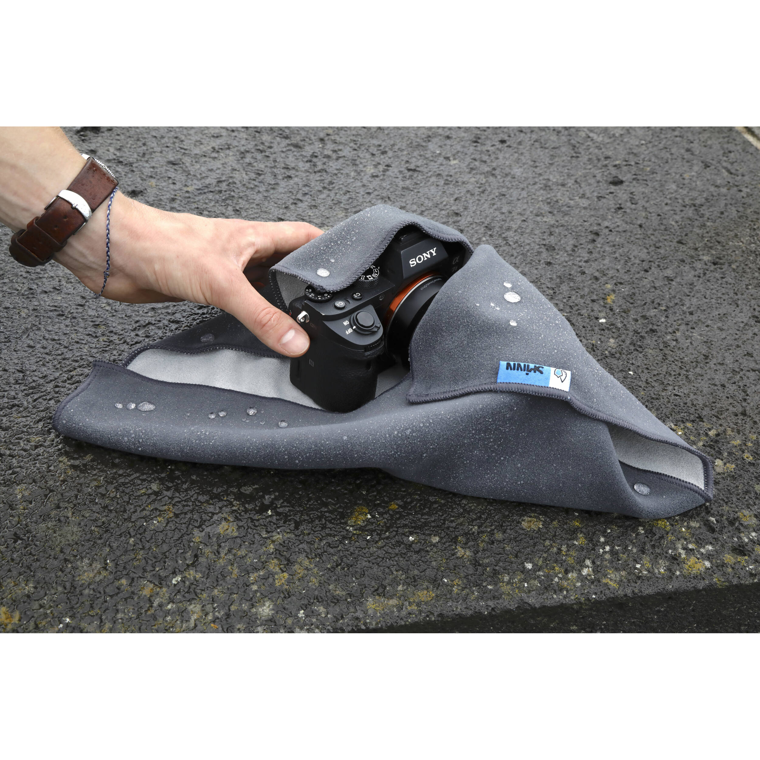 SPINN.DESIGN CW.02 Water-Resistant Protective Camera Wrapper (Medium) - Image 2
